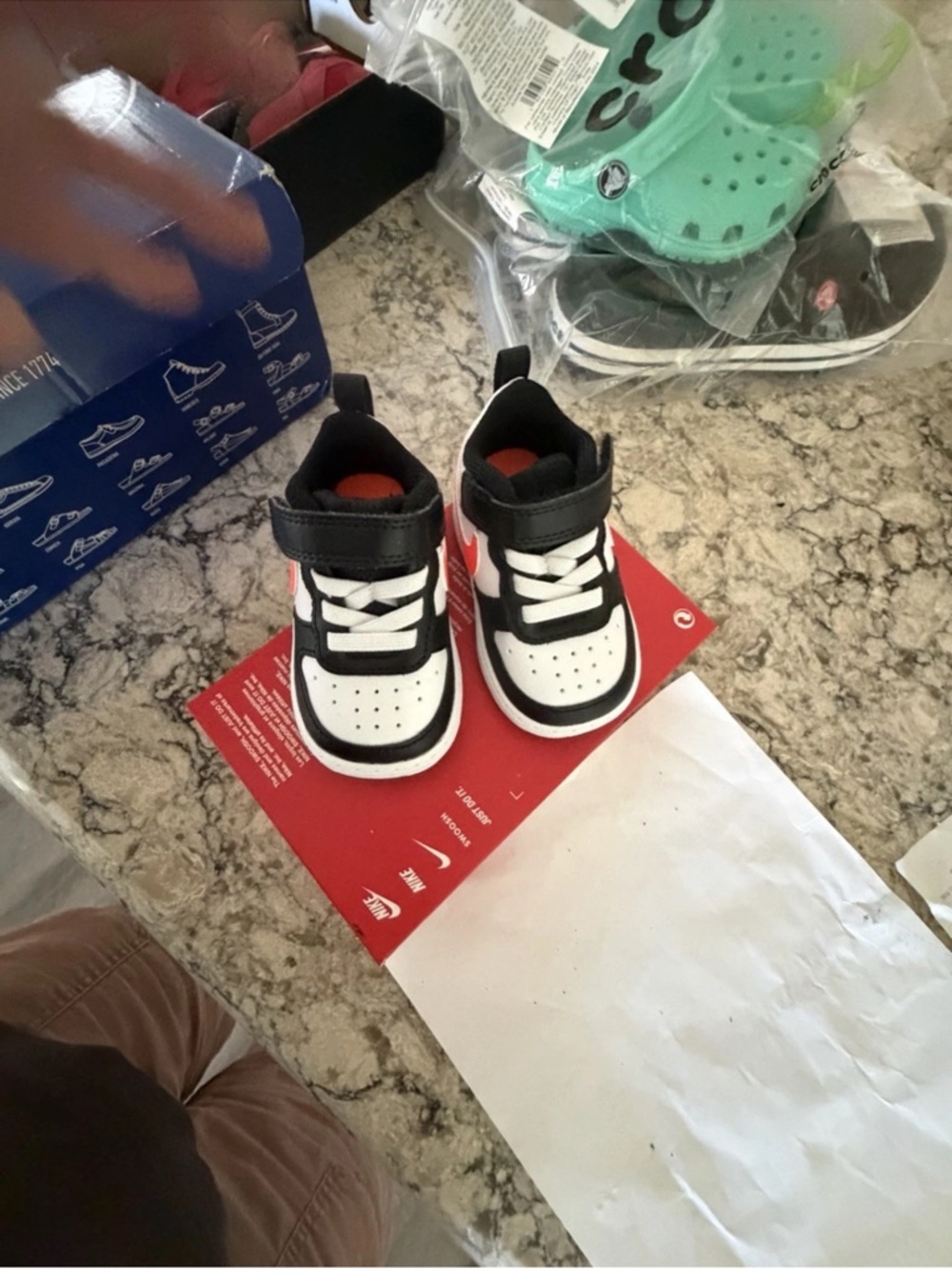 Nike toddler 3 C Court borrow lows sneakers new in box without lid